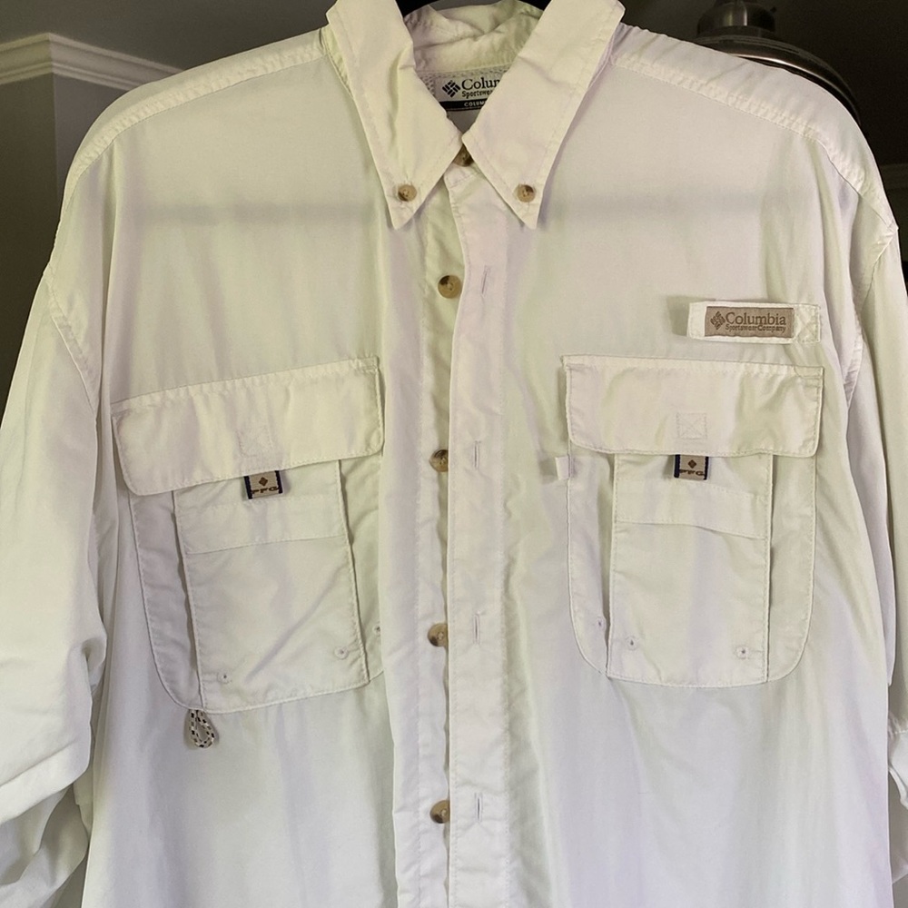 Men’s Columbia PFG button down in white, size M